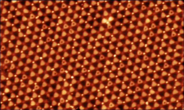 CH2CN chemically bonded to gr/Ru(0001)Gr/Ir(111) at 4.8K, 50nm x 50nm