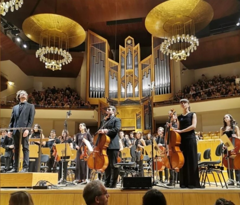 Alberto with the UPM Symphony Orchestra at the National Auditorium after his concert performing Debussy, Brahms and Tchaikovsky (Madrid, April 7, 2024)