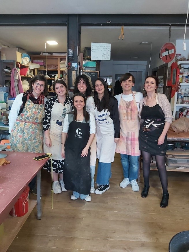 The group taking a pottery course for the first time (March 2024)